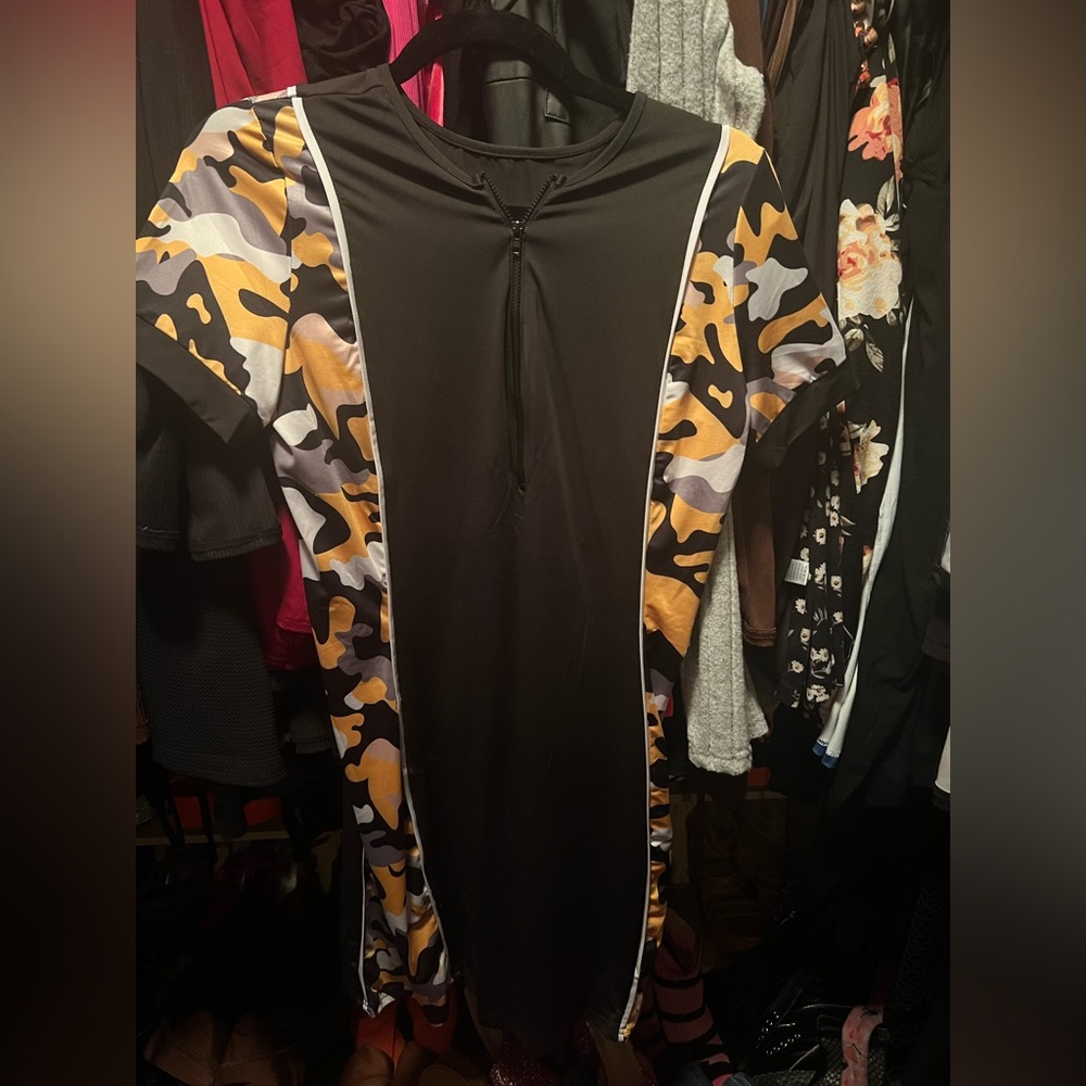 Black & yellow camo dress. Size large & has never been worn.